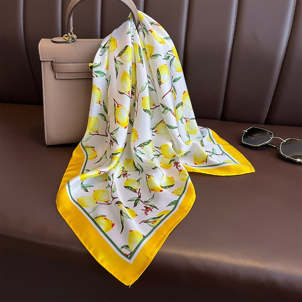 Новинка 2025 года, квадратный  – обзор и цена Silk Neck Scarf